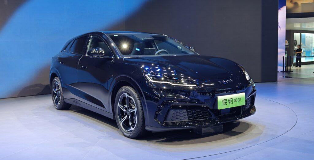 Большой тест-драйв нового хэтчбека BYD Seal 06GT, динамика вождения отзывчива и увлекательна.