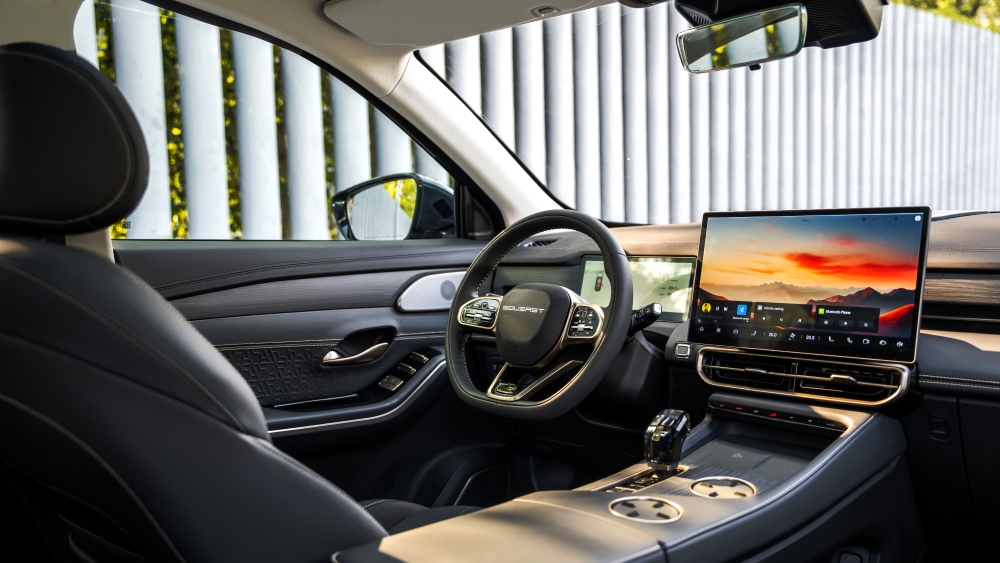 Интерьер кроссовера Soueast S09