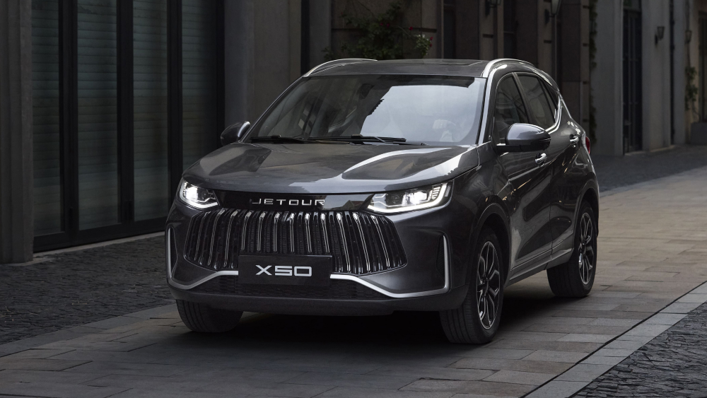 Цены на конфигурацию Jetour x50 сбоку спереди серого цвета