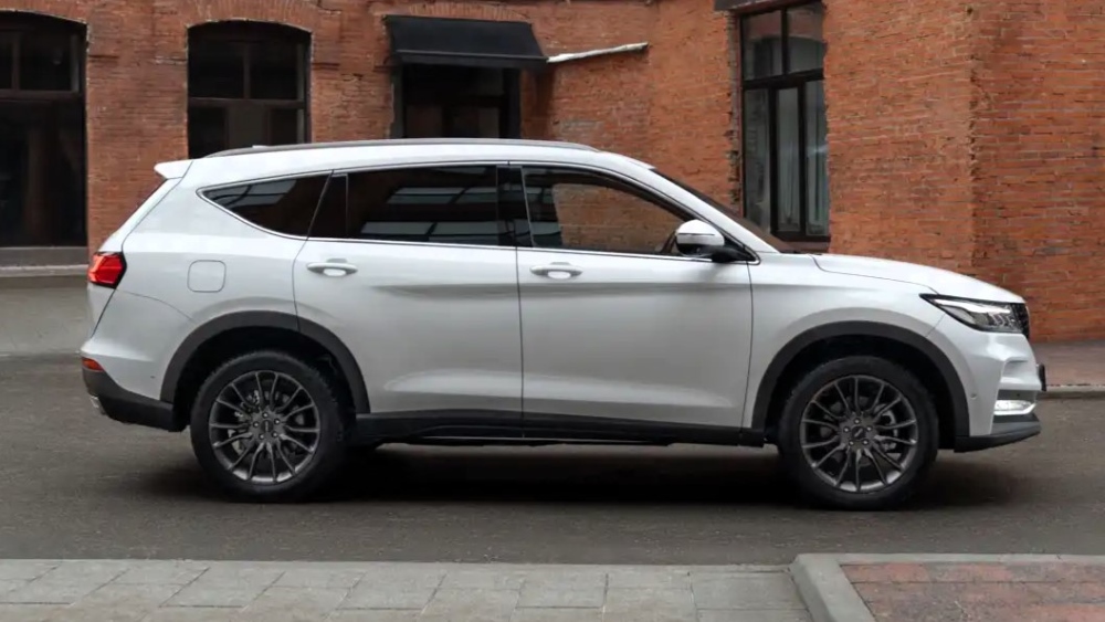 Кроссовер Dongfeng DFSK ix7 вид сбоку