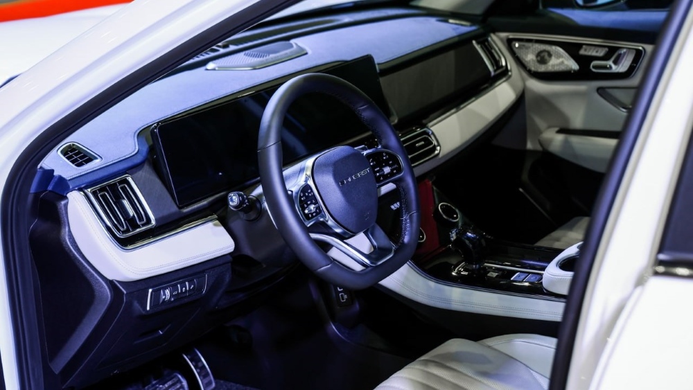 Интерьер кроссовера Soueast S07