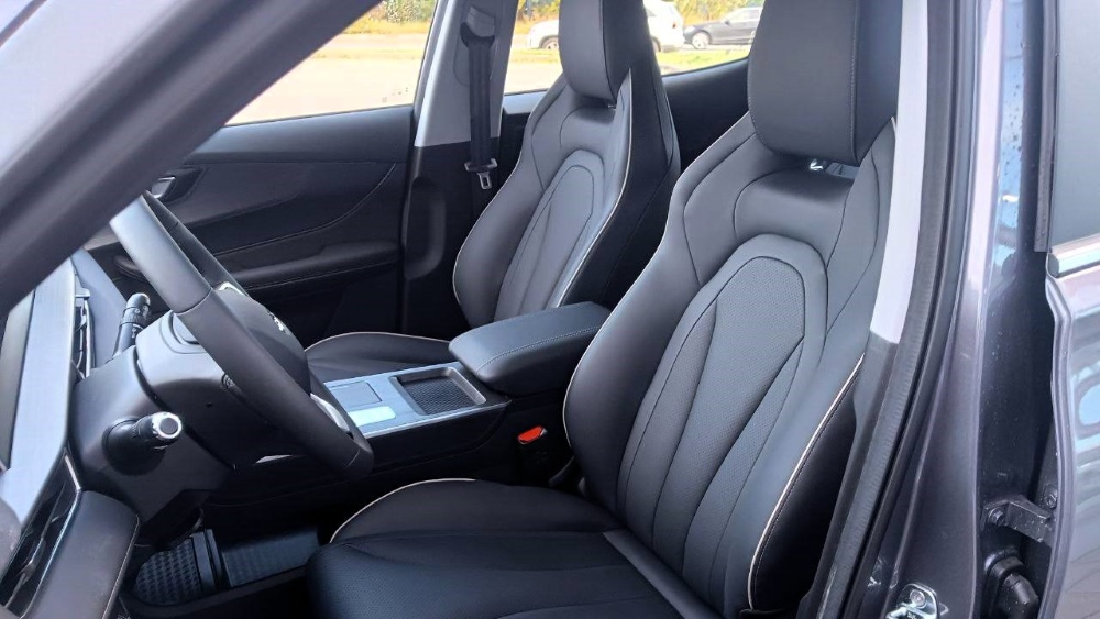 Салон кроссовера Chery Tiggo 4 у дилера в России