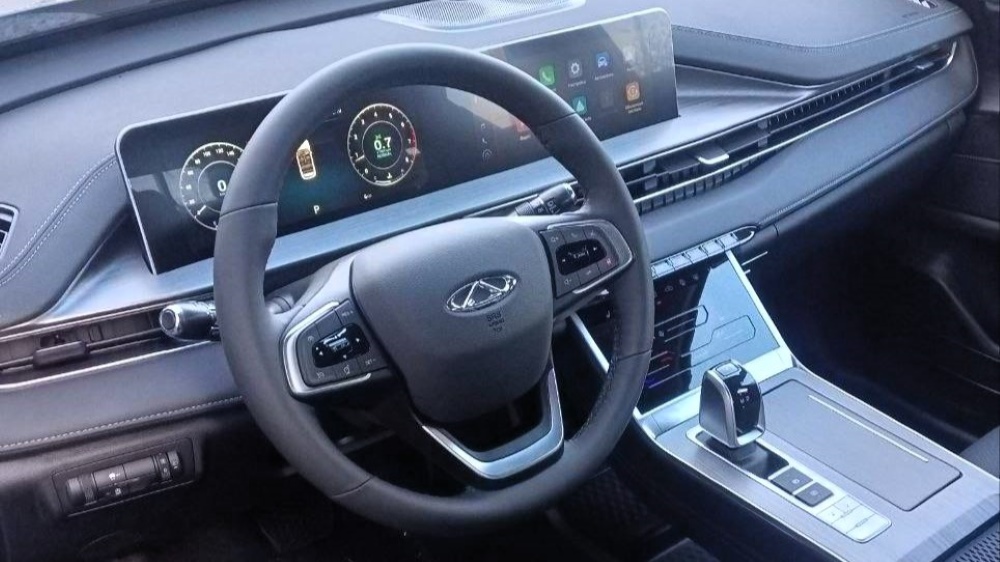 Салон кроссовера Chery Tiggo 4 у дилера в России