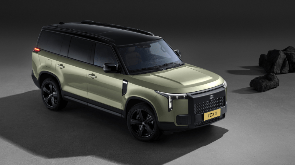 Rox Motor 01 Sinomach гибридный внедорожник вид сбоку спереди зеленый