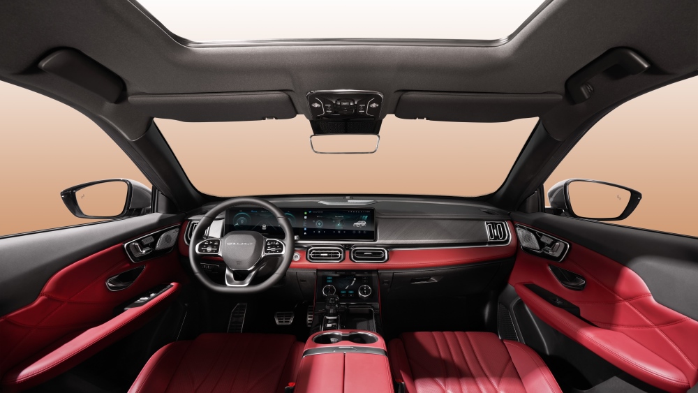 Интерьер кроссовера Soueast S07