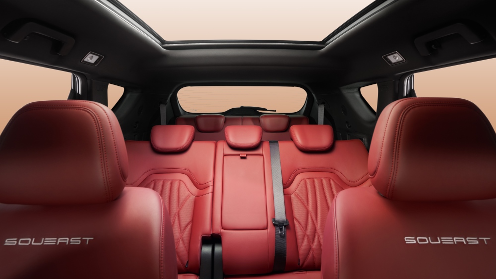 Интерьер кроссовера Soueast S07