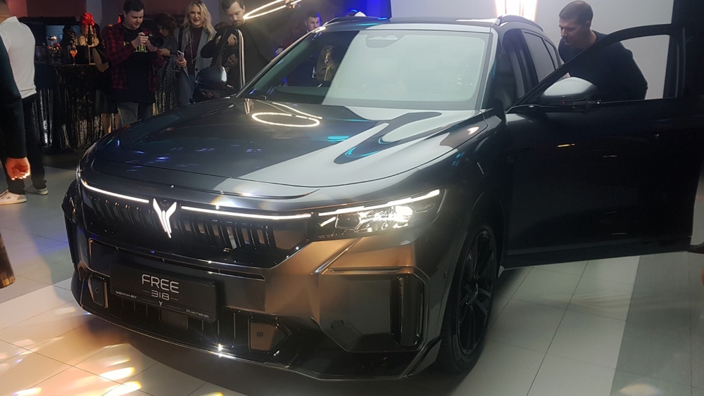 Презентация voyah free 318 в Беларуси в Минске сбоку спереди