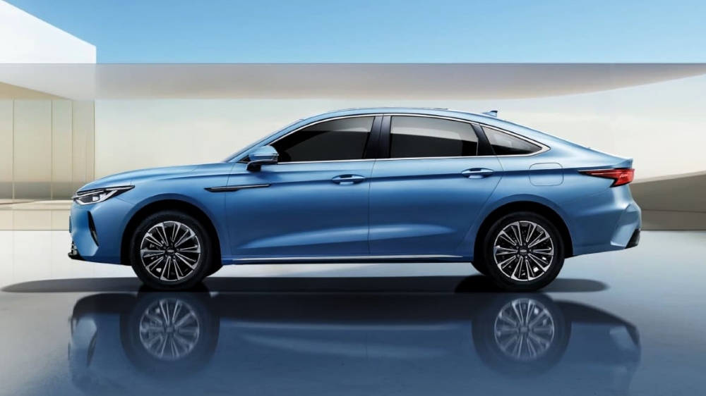 Гибридный седан Chery Arrizo 8 PHEV, вид сбоку