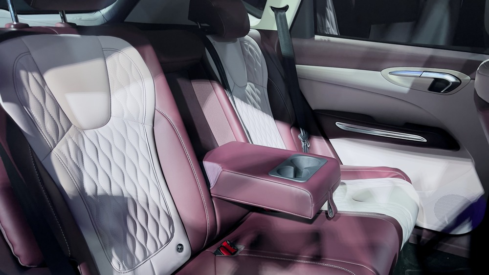 Презентация салона кроссовера Bestune T90, салон, сиденья второго ряда