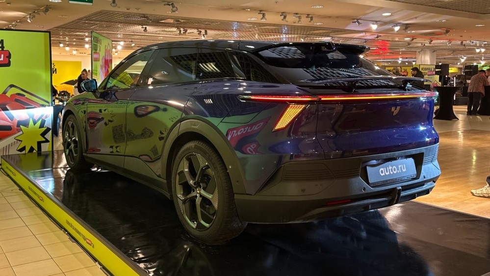 Электрический кроссовер Jidu 01 вид сбоку сзади в России презентация