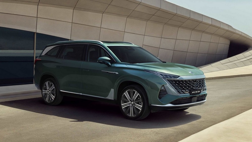 Кроссовер MG RX9 вид сбоку спереди