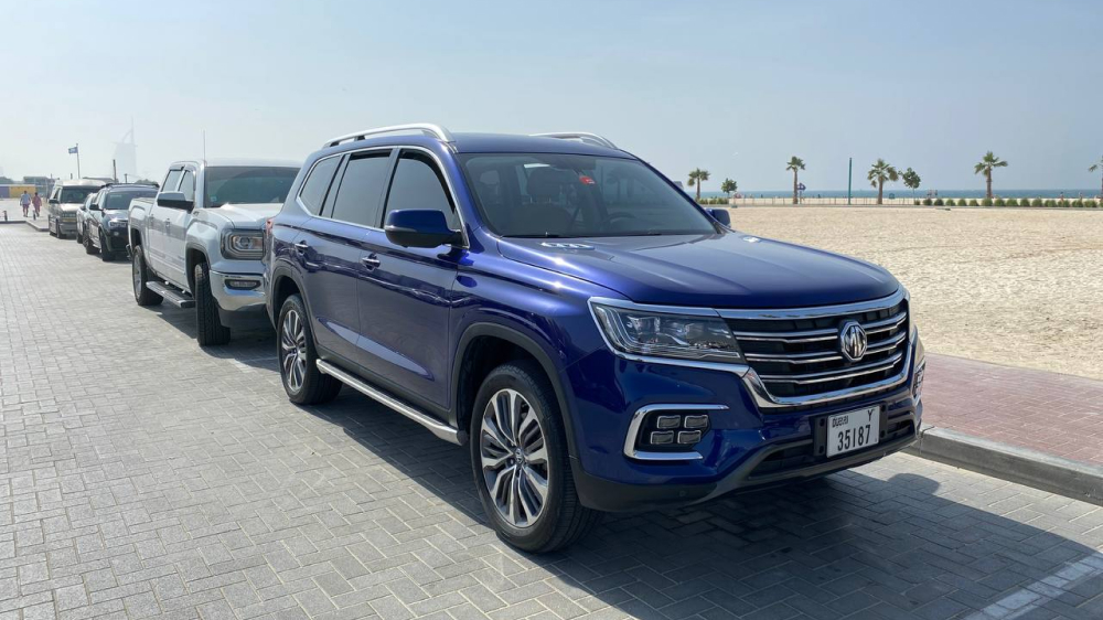 Синий внедорожник mg rx8, ОАЭ, Дубай 