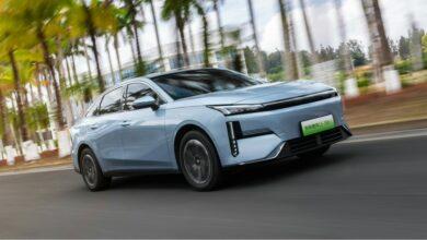 Geely Galaxy L6 EM-i стартовала в предварительных продажах в Китае по цене 12 650 долларов США. Geely Galaxy L6 EM-i стартовала в предварительных продажах в Китае по цене 12 650 долларов США.