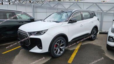 Новый Chery Tiggo 7L готовится к дебюту в России. Кроссоверы уже в Москве