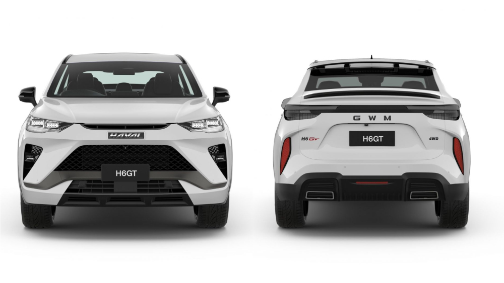 Обновленная Haval H6 GT Kazakhstan за передним белым кроссовером