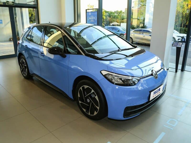 New Volkswagen Id.3 с батареей LFP и большим экраном, который был представлен в Китае за 16 500 долларов США.