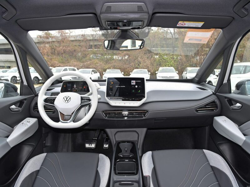 New Volkswagen Id.3 с батареей LFP и большим экраном, который был представлен в Китае за 16 500 долларов США.