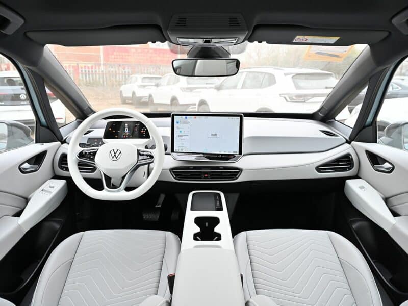 New Volkswagen Id.3 с батареей LFP и большим экраном, который был представлен в Китае за 16 500 долларов США.