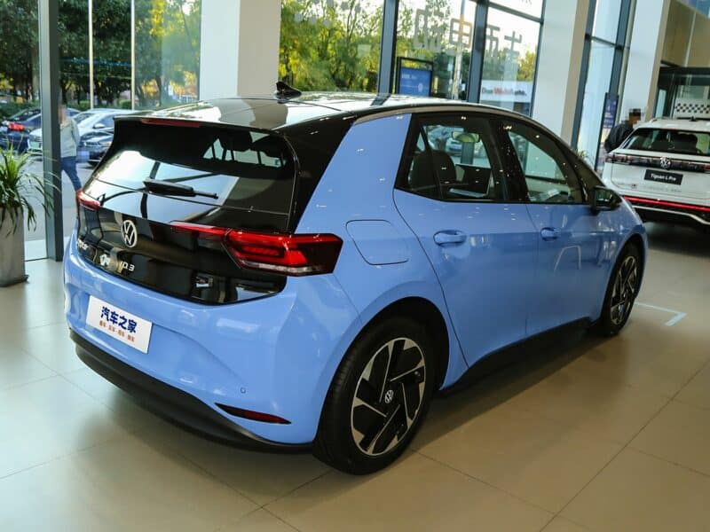 New Volkswagen Id.3 с батареей LFP и большим экраном, который был представлен в Китае за 16 500 долларов США.