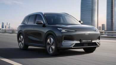 Продажи нового кроссовера Geely начались в России. Сколько это стоит Продажи нового кроссовера Geely начались в России. Сколько это стоит