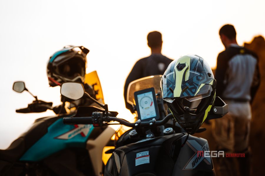 CFMOTO 800MT-X не оставляйте места неисследованным CFMOTO 800MT-X не оставить места неисследованной 800 млн. Х. x Outdoor 24