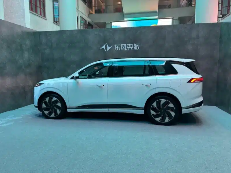 Dongfeng Eπ008 Smart Triving Edition введено, цена 25 500-28 300 долларов США