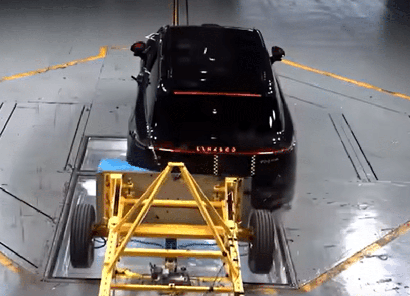 Lynk & Co 900 проходит двойной краш -тест в безопасности третьего ряда