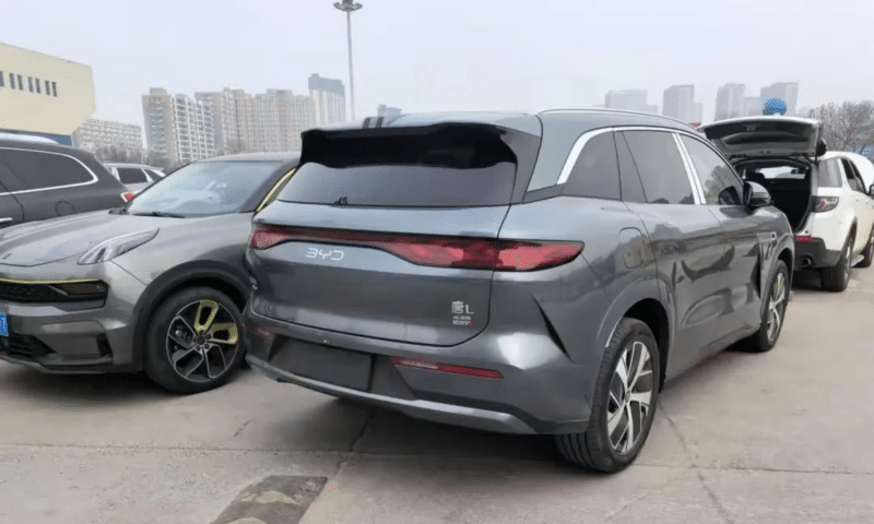 Byd Tang L прибывает на дилеров, 7-местный с 1086 л.с.