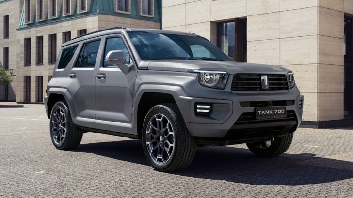 Самый дорогой внедорожник в России получает новую версию. В начале продажи