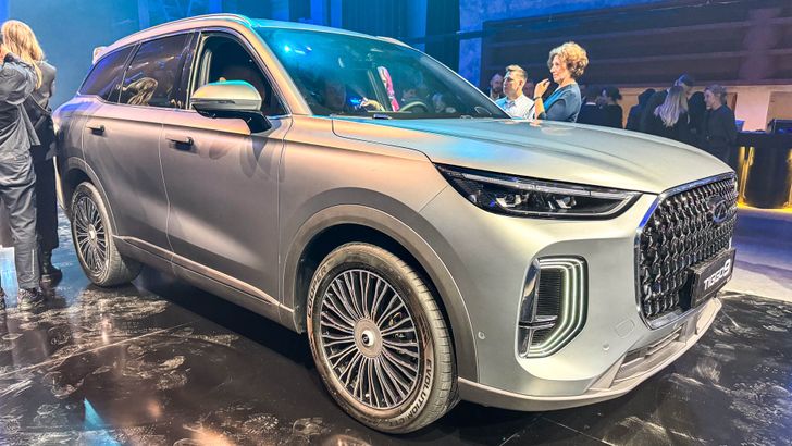 В России цены двух семиточных кроссоверов внезапно рухнули. Сколько они стоят В России цены двух семиточных кроссоверов внезапно рухнули. Сколько они стоят