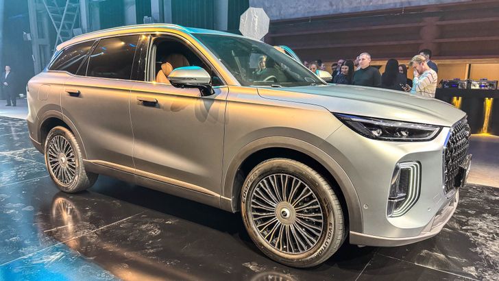 В России начались продажи семиместного кроссовера Chery российской сборки В России начались продажи семиместного кроссовера Chery российской сборки