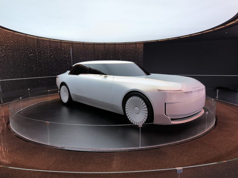 ROEWE SAIC представляет концептуальный автомобиль «Жемчужина», разработанный бывшим руководителем дизайна Rolls-Royce