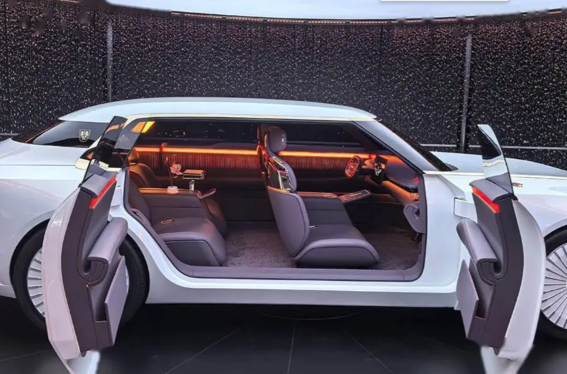 ROEWE SAIC представляет концептуальный автомобиль «Жемчужина», разработанный бывшим руководителем дизайна Rolls-Royce