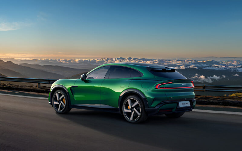В Китае глава Xiaomi намекнул на цену YU7, которая окажется ниже Model Y