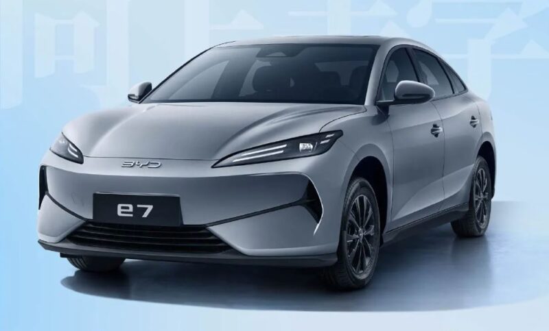 В Китае представлен электромобиль BYD e7 с запасом хода 450 км по цене 14 400 долларов США
