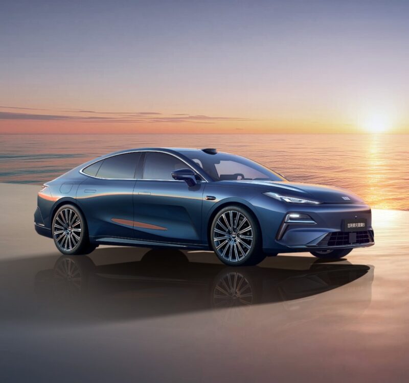 Geely Galaxy Starshine 8 PHEV с 1600 км в диапазоне вышел на рынок 17 400 долларов США.