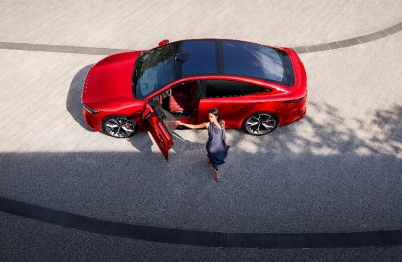 В Китае представлен электромобиль Chery Exeed Exlantix ES 2025 года с запасом хода 705 км и ценой 26 300 долларов США