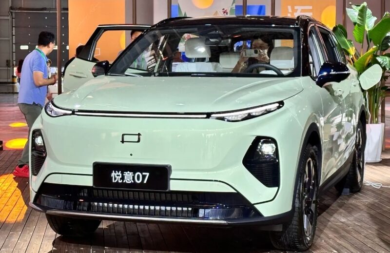 В Китае представлен гибридный автомобиль FAW Bestune Yueyi 07 PHEV с реальным запасом хода 1754,5 км, стоимостью 13 900 долларов США.