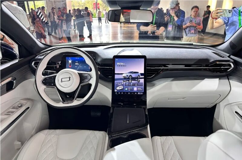 В Китае представлен гибридный автомобиль FAW Bestune Yueyi 07 PHEV с реальным запасом хода 1754,5 км, стоимостью 13 900 долларов США.