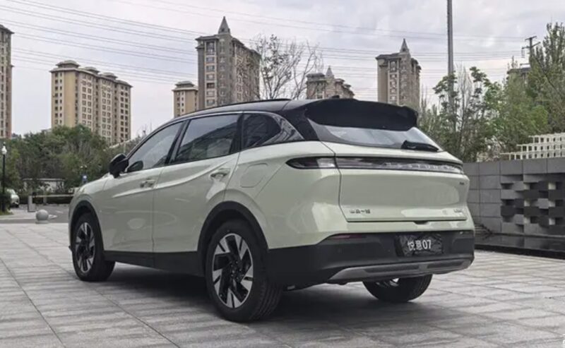В Китае представлен гибридный автомобиль FAW Bestune Yueyi 07 PHEV с реальным запасом хода 1754,5 км, стоимостью 13 900 долларов США.