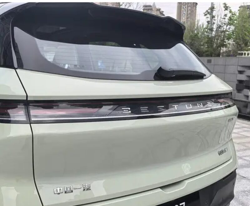В Китае представлен гибридный автомобиль FAW Bestune Yueyi 07 PHEV с реальным запасом хода 1754,5 км, стоимостью 13 900 долларов США.