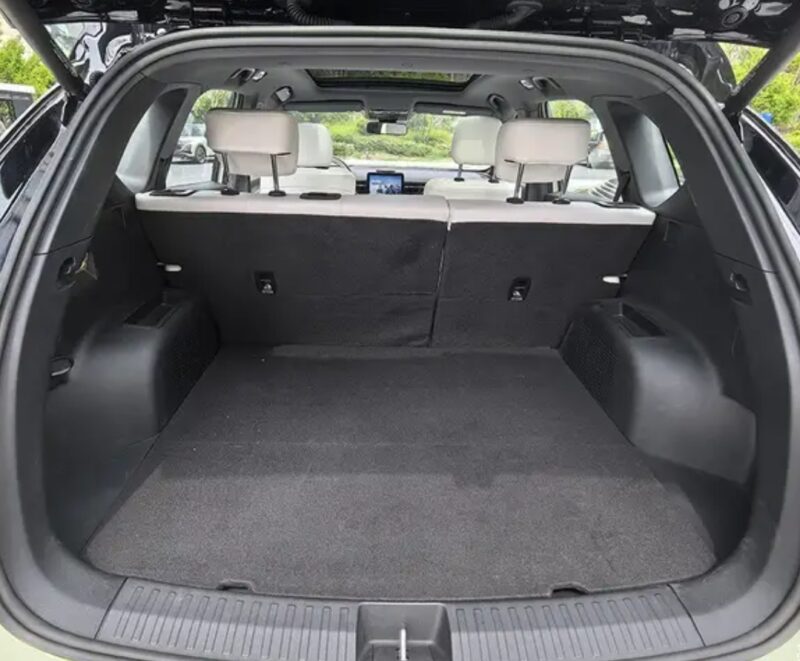 В Китае представлен гибридный автомобиль FAW Bestune Yueyi 07 PHEV с реальным запасом хода 1754,5 км, стоимостью 13 900 долларов США.