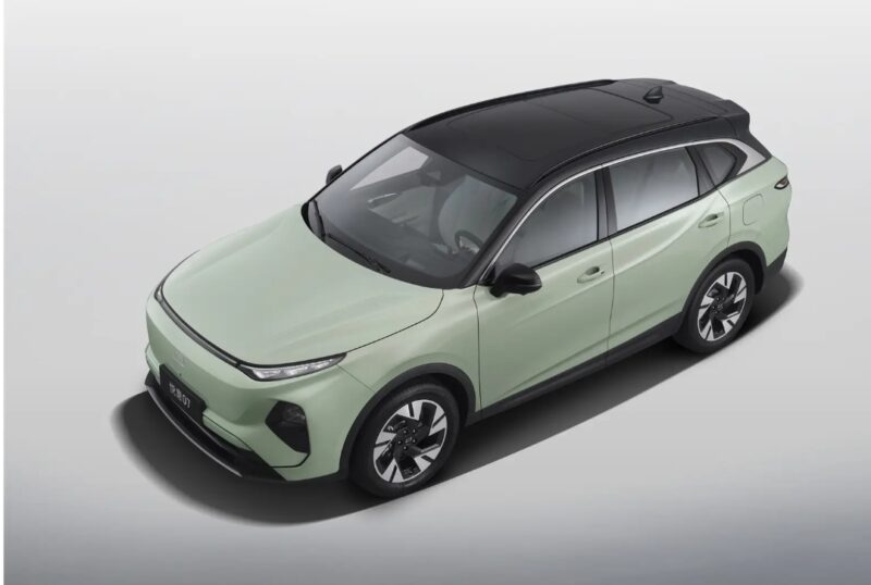В Китае представлен гибридный автомобиль FAW Bestune Yueyi 07 PHEV с реальным запасом хода 1754,5 км, стоимостью 13 900 долларов США.