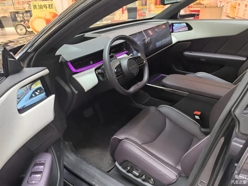 В Китае стартовали продажи электрического кроссовера Mazda EZ-60