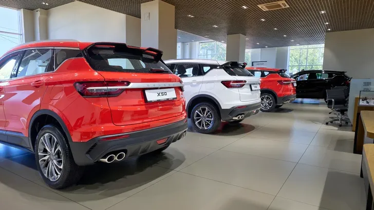 Продажи автомобилей Lada в апреле рухлись на третью сторону Продажи автомобилей Lada в апреле рухлись на третью сторону