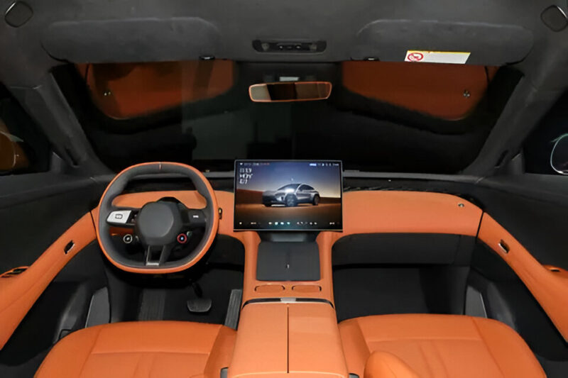 В Китае заметили Xiaomi YU7 в оранжевом цвете, который составит конкуренцию Model Y с запасом хода 835 км