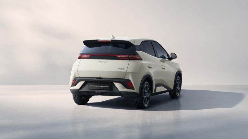 В Китае представлен самый продаваемый электромобиль BYD в Европе под названием Dolphin Surf, цена которого начинается с 19 990 евро.