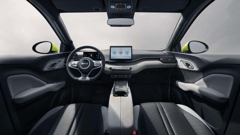 В Китае представлен самый продаваемый электромобиль BYD в Европе под названием Dolphin Surf, цена которого начинается с 19 990 евро.