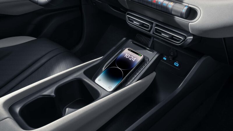 В Китае представлен самый продаваемый электромобиль BYD в Европе под названием Dolphin Surf, цена которого начинается с 19 990 евро.
