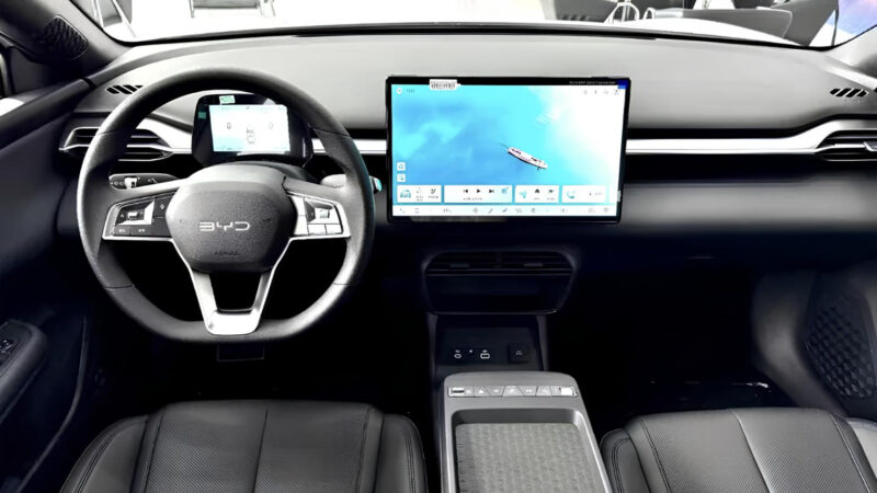 Седан Byd E7 EV достиг дилеров в Китае, раскрывая интерьер